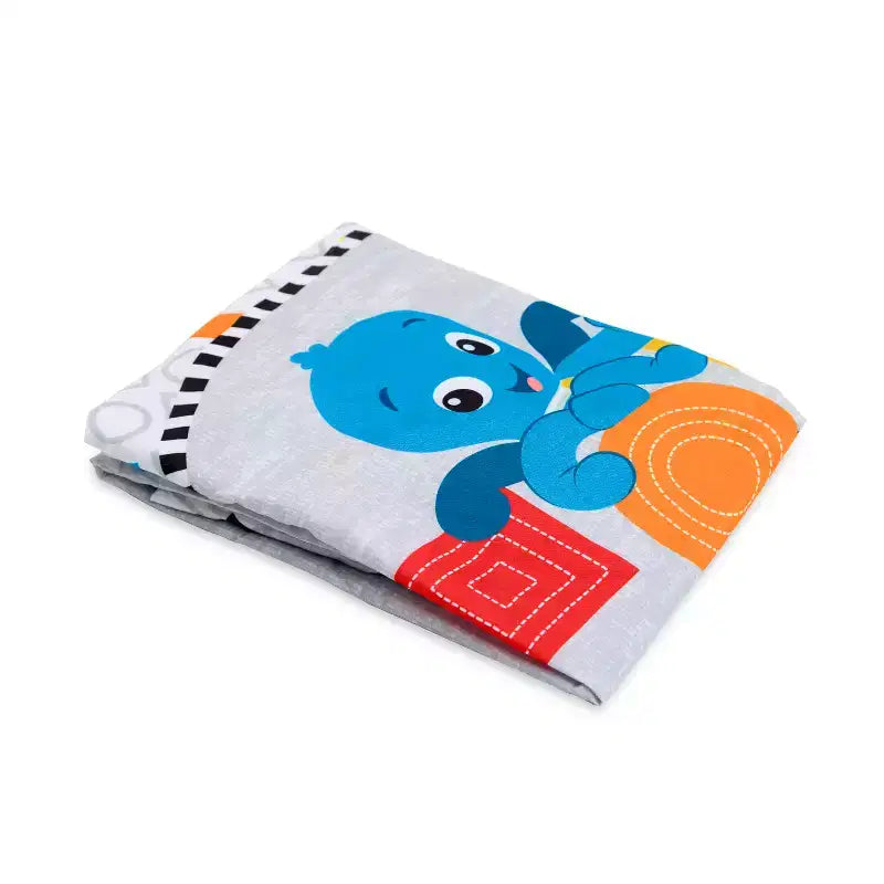 Lit de jeu Kick & Snooze de Baby Einstein avec drap-housse ovale : Cadre en acier, garnissage en coton, capacité de 22,7 kg
