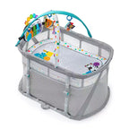Lit de jeu Kick & Snooze de Baby Einstein avec drap-housse ovale : Cadre en acier, garnissage en coton, capacité de 22,7 kg