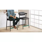 Lot de 2 tabourets de bar avec siège plus large, tabourets de bar rembourrés de 26 pouces avec repose-pieds, ensemble de tabourets de bar modernes avec dossier et accoudoirs pour îlot de cuisine, assemblage facile