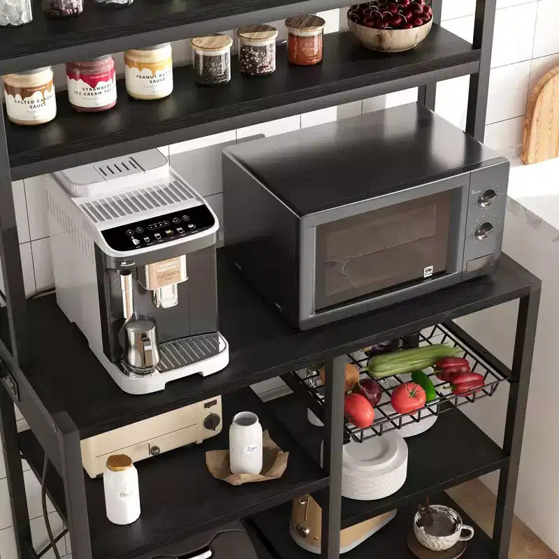 Étagère de Cuisine avec Panier en Fil Métallique, Support à Micro-ondes avec Prise de Courant, Grandes Étagères de Rangement Ouvertes, Étagère de Rangement Utilitaire Autonome à 6 Niveaux