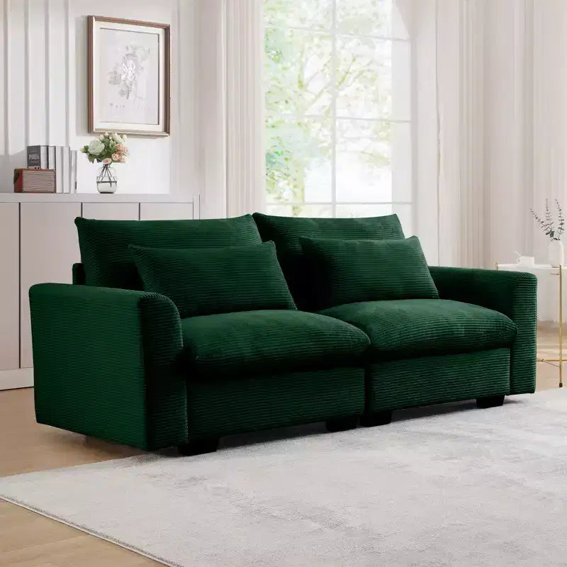 Canapé profond en velours côtelé beige : élégant et confortable pour la vie en appartement