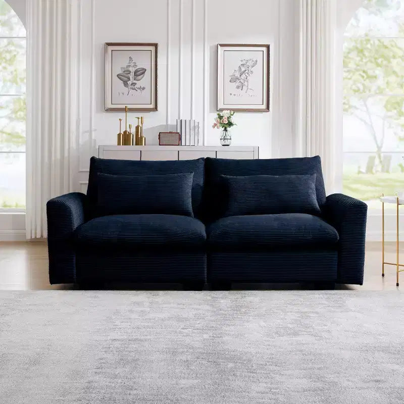 Canapé profond en velours côtelé beige : élégant et confortable pour la vie en appartement