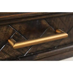 Bureau Jofran, Gramercy Mid-Century Modern avec motif chevron, trois tiroirs et recharge USB