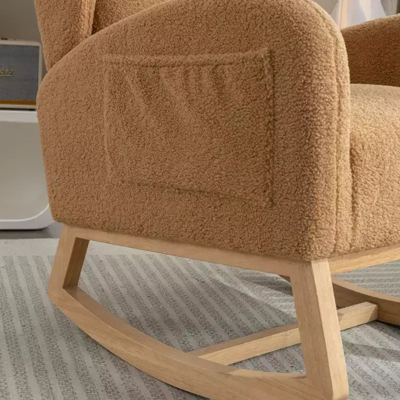 Fauteuil à bascule en tissu Teddy avec pieds en bois de hêtre, ivoire