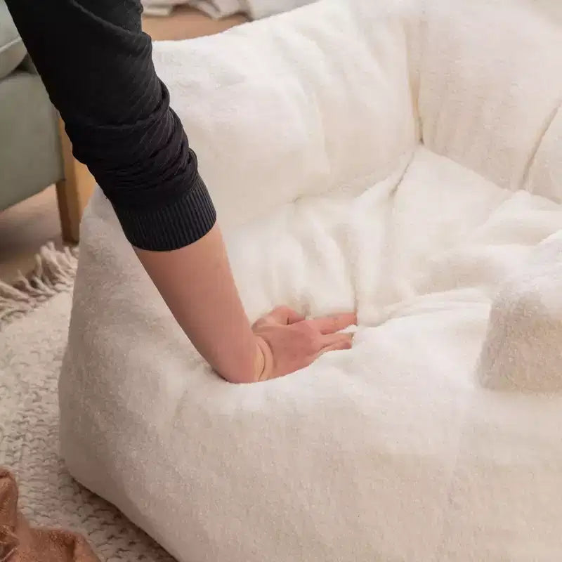 Pouf Poire en Tissu Peluche Touffeté en Mousse et Tissu Peluche Blanc Ivoire