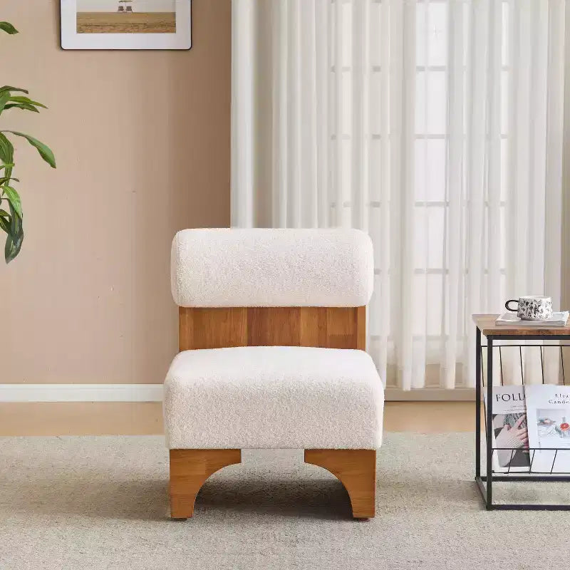 Fauteuil de salon moderne Vatros en bouclette avec cadre en bois massif et dossier roulé