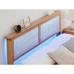 Cadre de lit double 12,4 pouces de luxe en bois massif avec tête de lit en rotin naturel, lumières LED, silencieux, sommier tapissier, pas besoin de sommier à ressorts