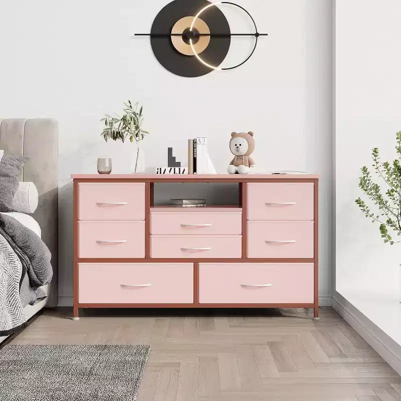 Meuble TV et commode 8 tiroirs avec éclairage LED et prises de courant pour TV 55'', parfait pour la chambre et le salon