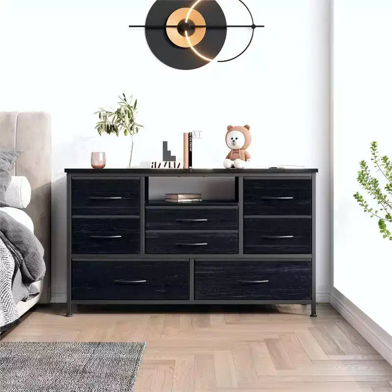 Meuble TV et commode 8 tiroirs avec éclairage LED et prises de courant pour TV 55'', parfait pour la chambre et le salon
