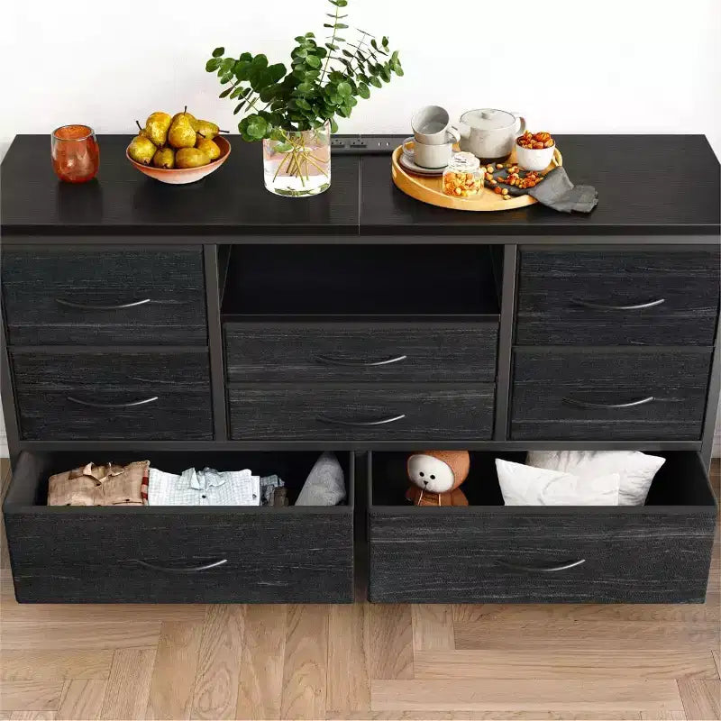 Meuble TV et commode 8 tiroirs avec éclairage LED et prises de courant pour TV 55'', parfait pour la chambre et le salon