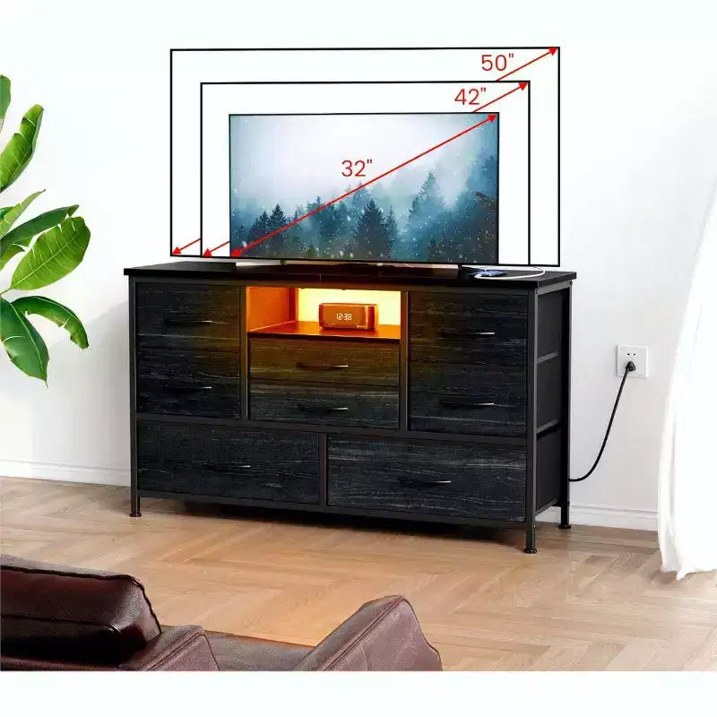 Meuble TV et commode 8 tiroirs avec éclairage LED et prises de courant pour TV 55'', parfait pour la chambre et le salon