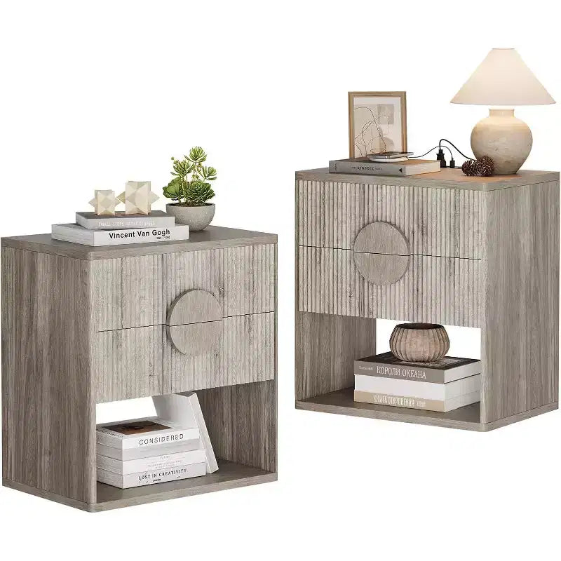 Table de chevet Acekool cannelée avec station de charge, table de chevet à 2 tiroirs, étagère ouverte, tables d'appoint modernes pour chambre, canapé, bureau