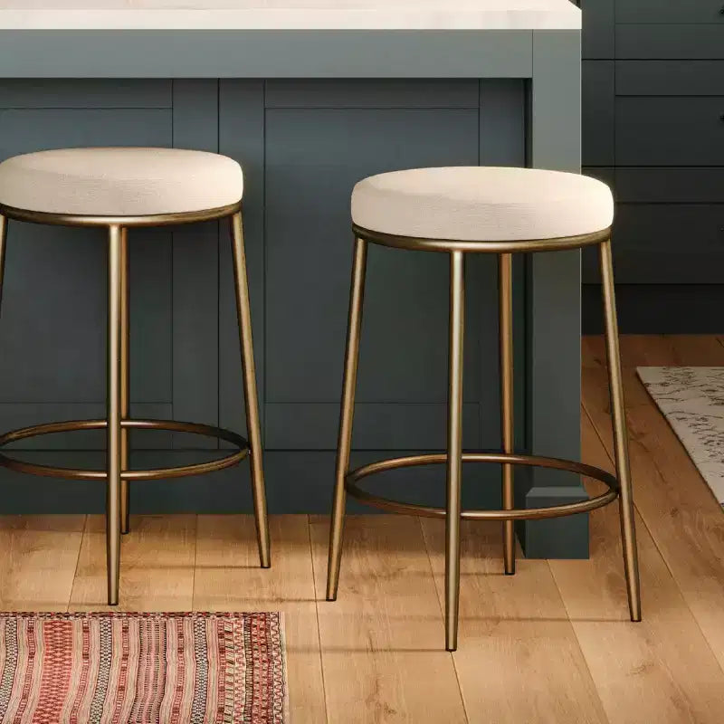 Tabouret de comptoir en métal sans dossier Maven Lane Stella avec siège rembourré en tissu 26 po