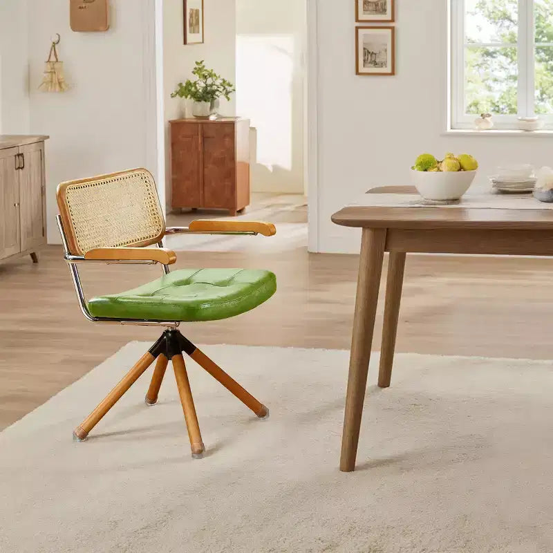 Chaise de salle à manger pivotante Art Leon en similicuir avec dossier en rotin et pieds en bois massif