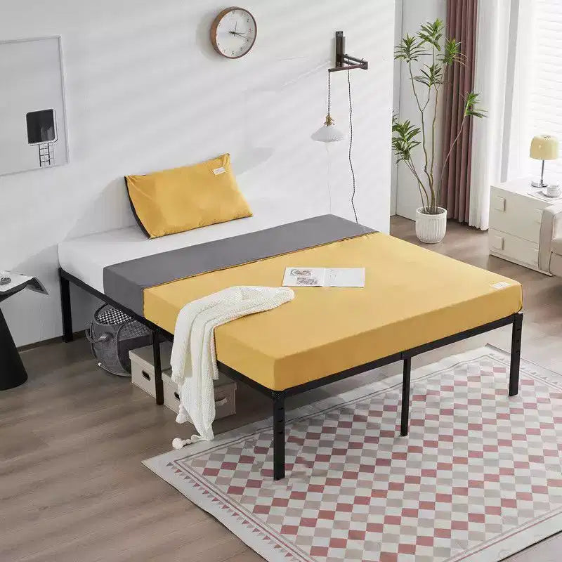 Lit plateforme Karl Home noir en métal, grand lit (queen size), hauteur 18 po