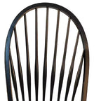 Chaise d'appoint de salle à manger HomeRoots en bois noir à dossier Windsor