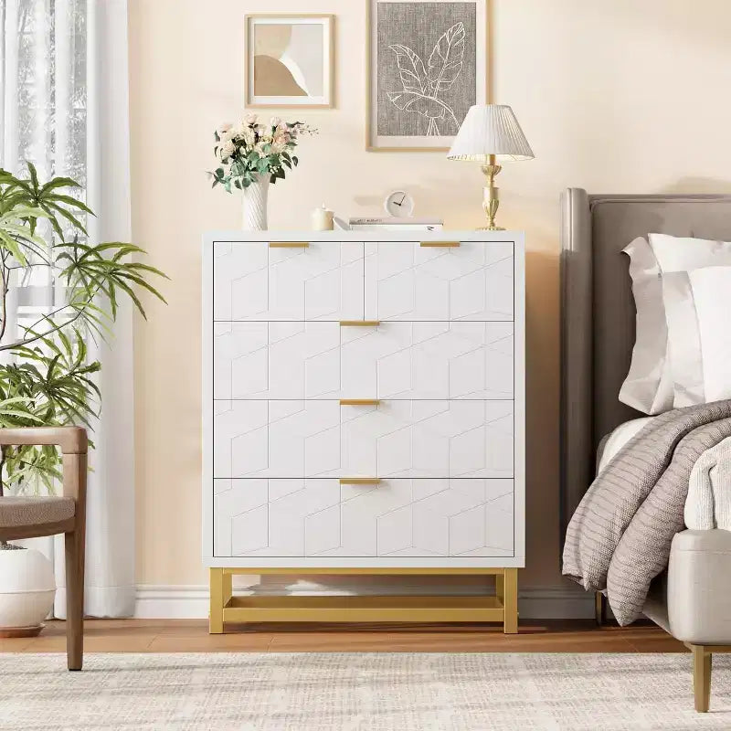 Commode Zstar à cinq tiroirs avec pieds en métal