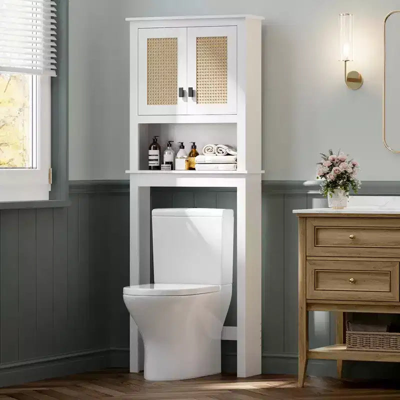 Meuble de rangement 63 au-dessus des toilettes, organisateur de salle de bain de style ferme au-dessus des toilettes avec portes en rotin, meuble de rangement autoportant en bois au-dessus des toilettes, blanc