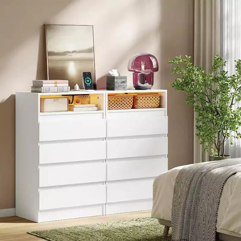 Meuble de rangement Acekool à 4 tiroirs avec éclairage LED et station de recharge, commode moderne blanche, armoire de rangement utilitaire pour chambre et salon