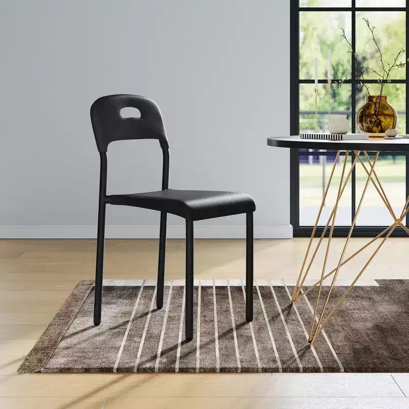 Chaises de salle à manger empilables en plastique avec pieds en métal pour salle de conférence, bureau, table de salle à manger, montage facile, résistant aux taches, utilisation intérieure et extérieure