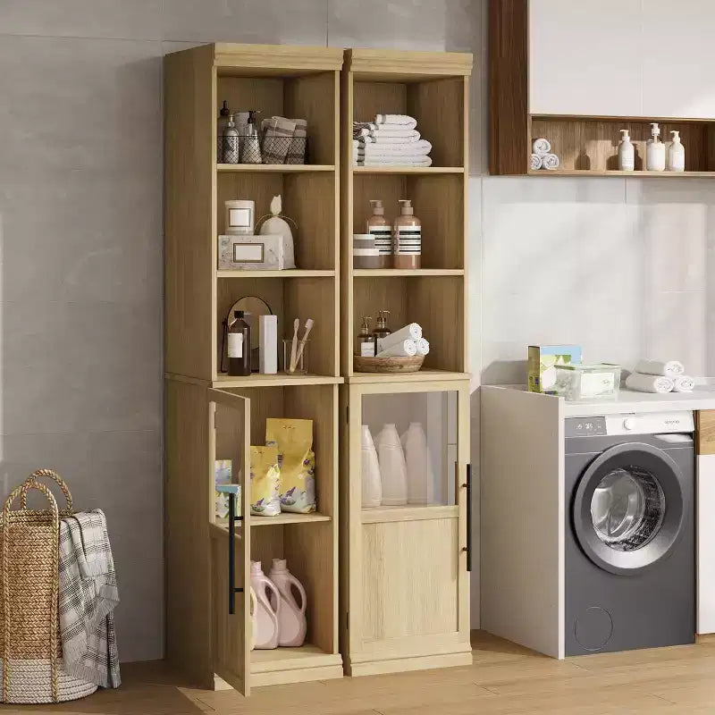 Meuble de salle de bain fin avec portes et étagères ouvertes, idéal pour les petits espaces. Ce meuble haut et étroit sur pied convient aux cuisines