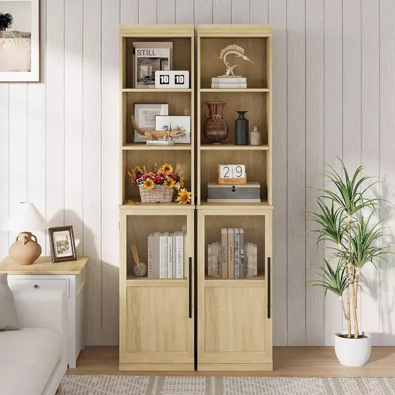 Meuble de salle de bain fin avec portes et étagères ouvertes, idéal pour les petits espaces. Ce meuble haut et étroit sur pied convient aux cuisines