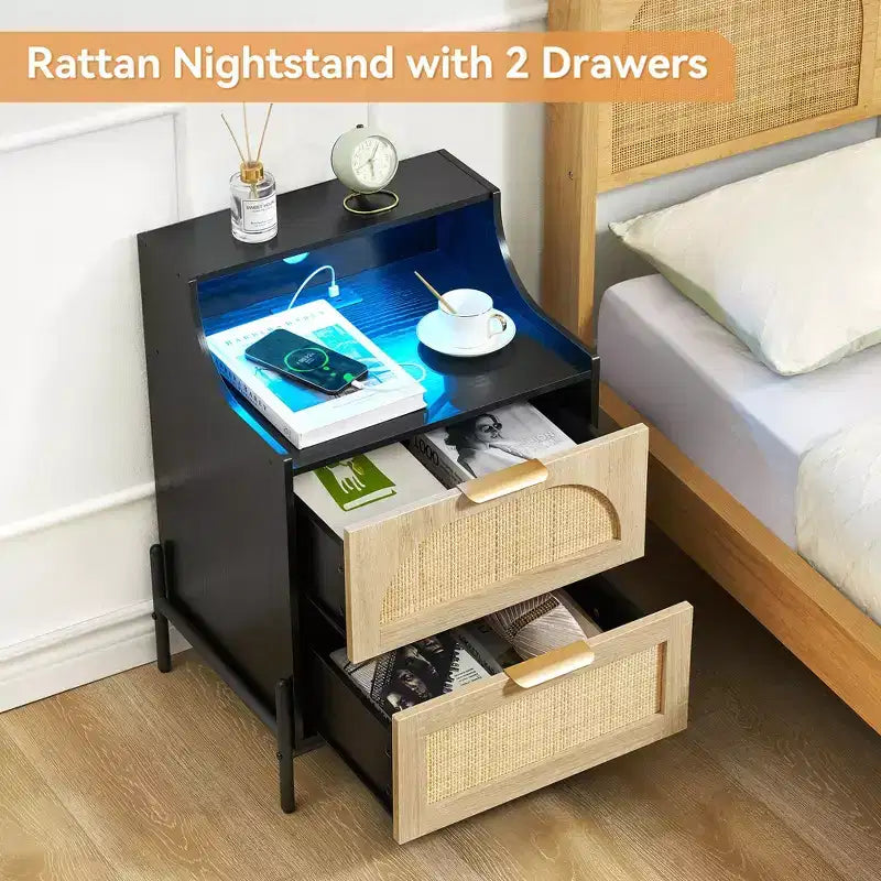 Lot de 2 tables de chevet en rotin et bois – Table de nuit avec station de recharge, lumières LED, ports USB et prises, modernes pour chambre à coucher, salon