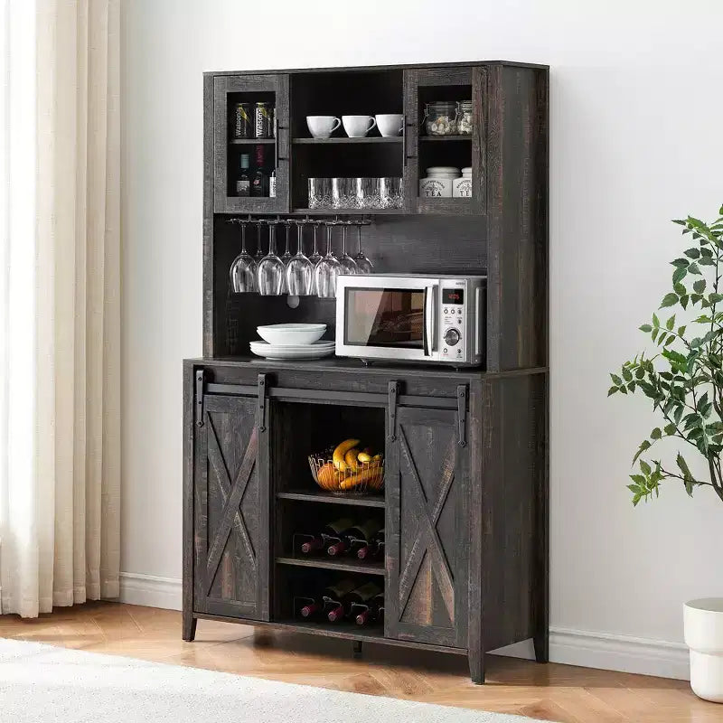 Meuble de bar à vin et café de 178 cm de haut avec armoire de rangement, portes coulissantes de style grange, support pour bouteilles et verres, idéal pour garde-manger de cuisine ou salle à manger.