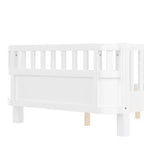 Lit plateforme jumeaux Bellemave avec barrière de sécurité détachable, coins arrondis, cadre en bois robuste, design ouvert sur le côté, montage facile, blanc