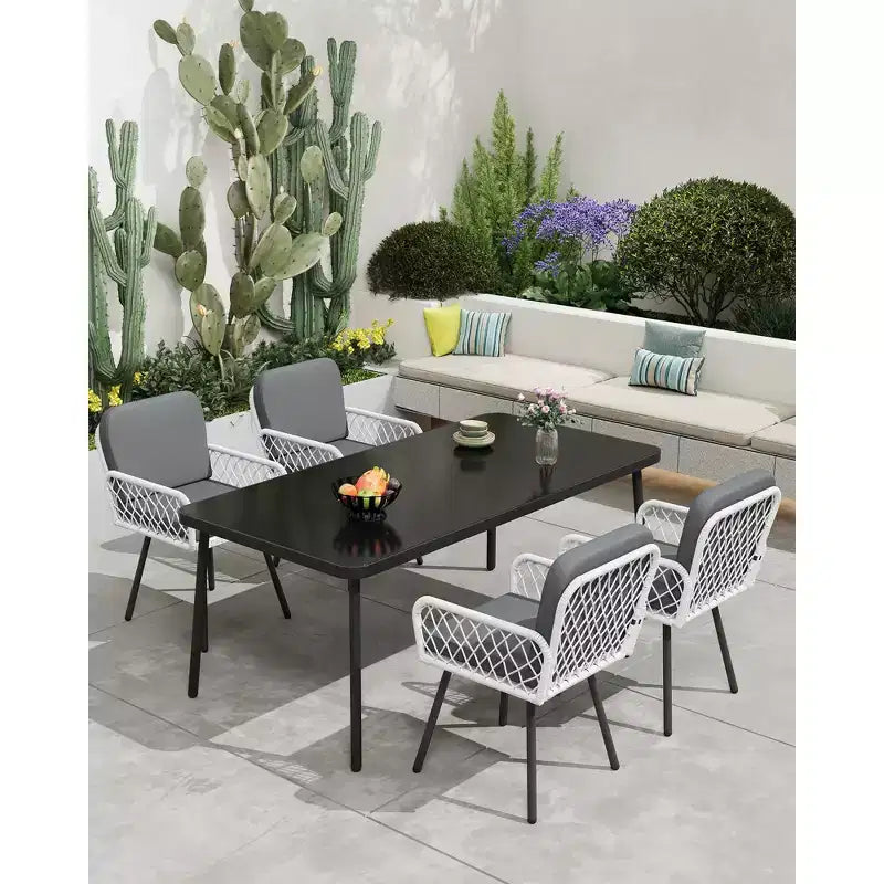 Lot de 4 chaises de patio avec cadre en métal noir, rotin tressé blanc et coussins pour jardin, balcon, patio, arrière-cour