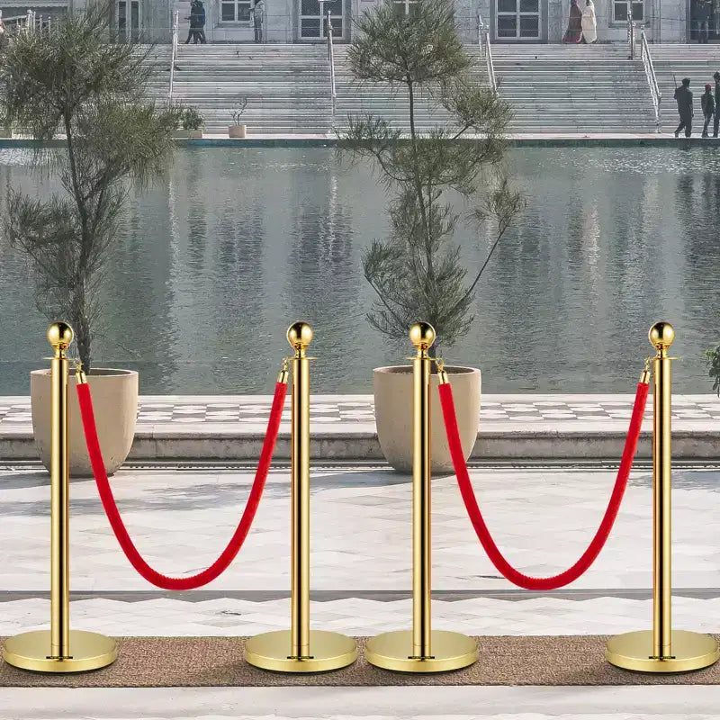 Poteaux et cordons en velours VEVOR, cordon rouge de 1,5 m, poteaux de délimitation dorés en acier inoxydable avec embout sphérique, barrière de contrôle de foule rouge utilisée pour les théâtres, dorée