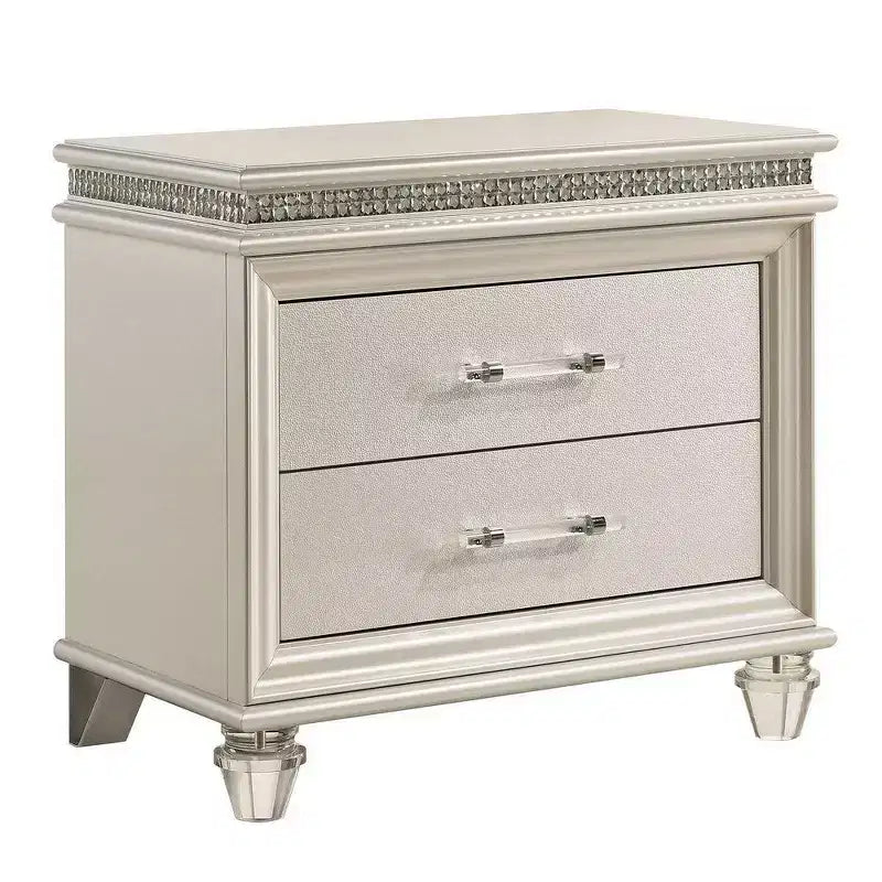 Table de chevet Royal Hampton à 2 tiroirs avec pieds en acrylique et accents en cristal, argent