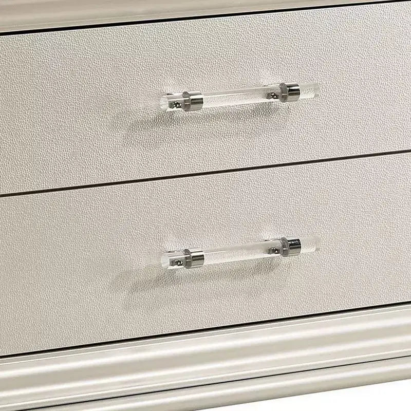 Table de chevet Royal Hampton à 2 tiroirs avec pieds en acrylique et accents en cristal, argent