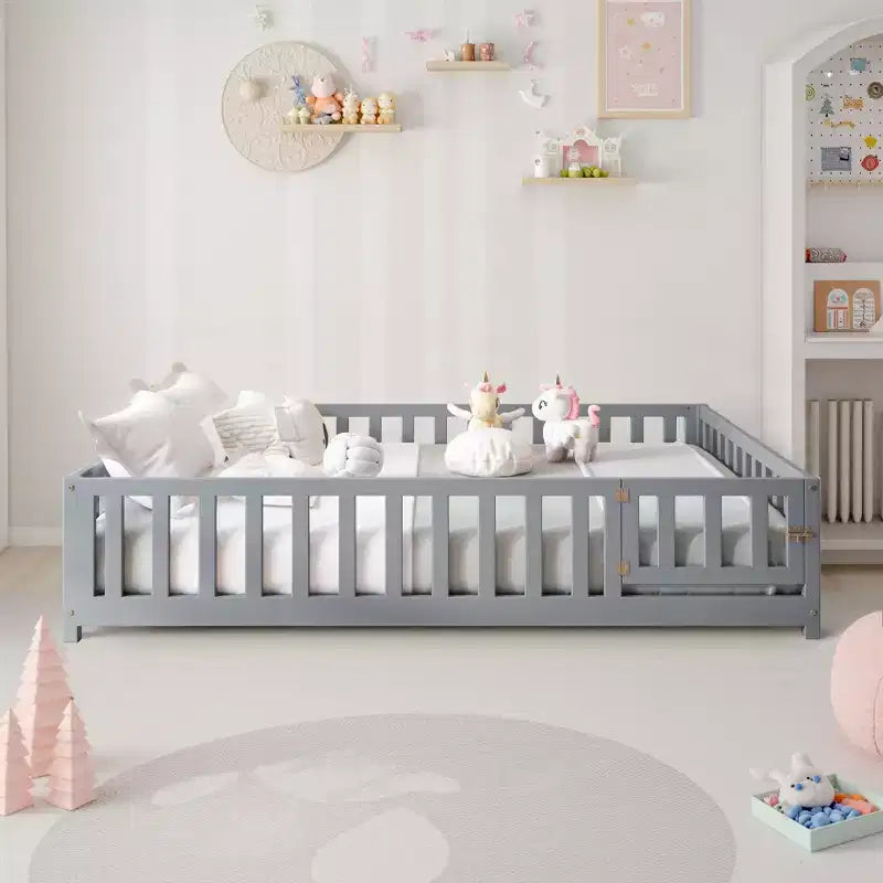 TUYOHW Lit au sol pleine grandeur pour tout-petits avec lattes de support et porte, lit Montessori moderne avec barrières de sécurité pour chambre à coucher