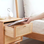 Table de chevet en chêne massif pur avec 2 tiroirs, armoire de chevet en bois avec façades de tiroirs en rotin, table de chevet minimaliste - Panipeachy