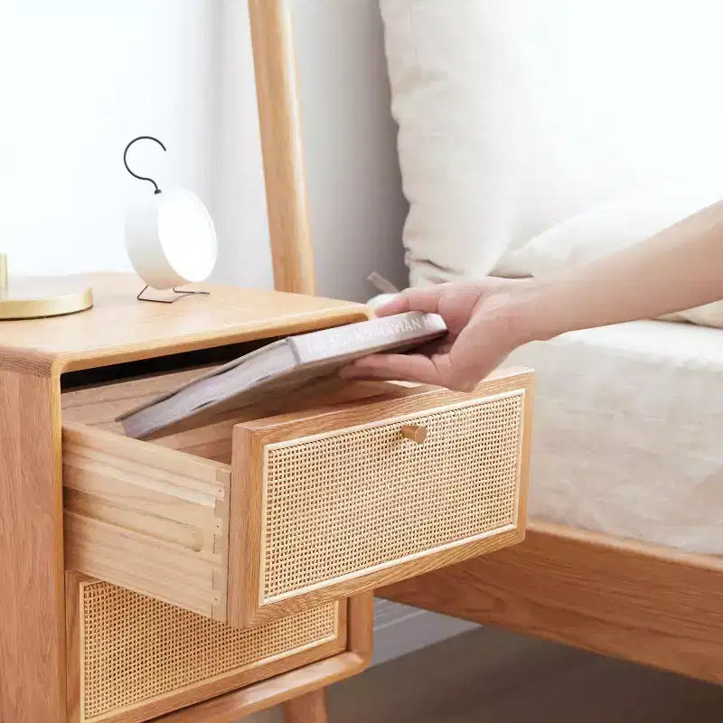 Table de chevet en chêne massif pur avec 2 tiroirs, armoire de chevet en bois avec façades de tiroirs en rotin, table de chevet minimaliste - Panipeachy