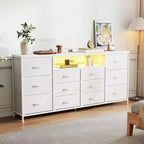 Commode 12 tiroirs Meuble TV pour téléviseur 65 70 75 pouces 63 L Commode longue blanche pour chambre à coucher avec lumières LED et prises de courant Tiroirs en tissu pour placard