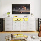 Commode 12 tiroirs Meuble TV pour téléviseur 65 70 75 pouces 63 L Commode longue blanche pour chambre à coucher avec lumières LED et prises de courant Tiroirs en tissu pour placard