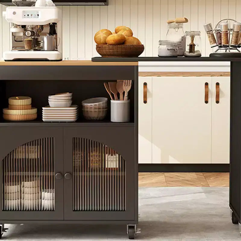 Îlot de cuisine sur roulettes AEELLEEA avec table extensible, chariot de rangement de cuisine roulant en MDF, 2 portes en verre cannelé, 3 étagères latérales ouvertes, noir