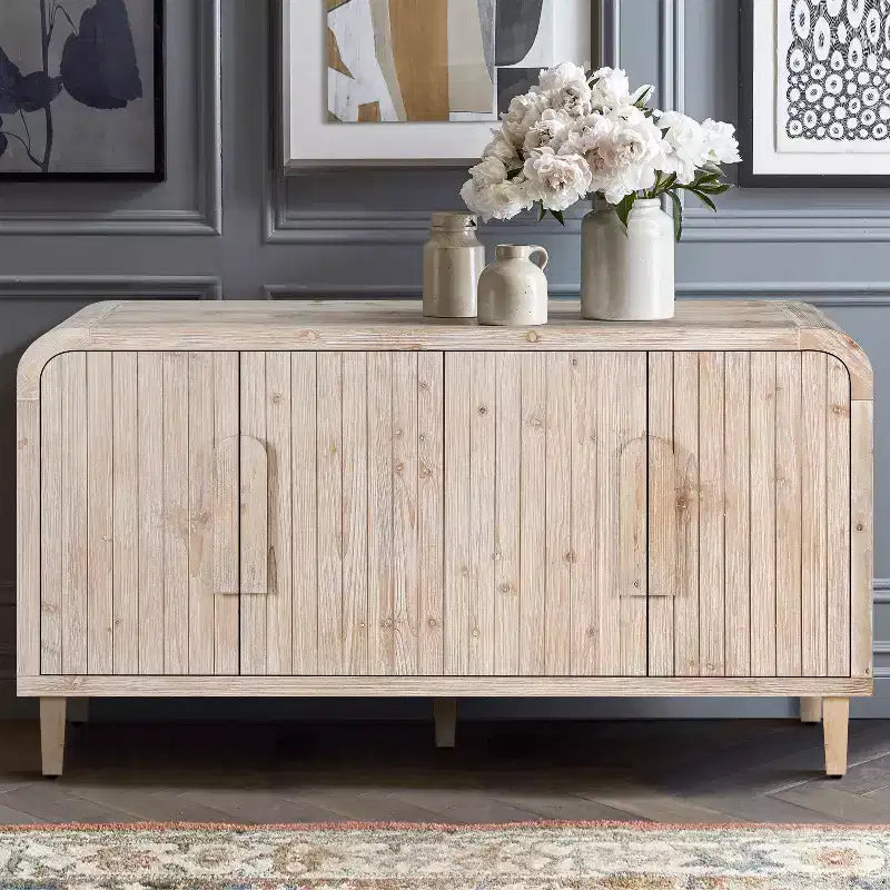 Buffet de rangement vintage incurvé Farmhouse 59 avec grandes poignées en bois, gravure de grain de bois vertical et étagères réglables
