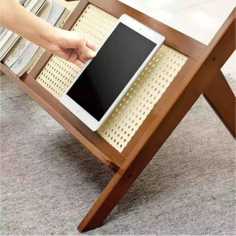Table basse en rotin avec plateau en verre, table d'appoint de style moderne du milieu du siècle avec porte-revues intégré, table d'appoint de salon en bambou en forme de Z pour canapé