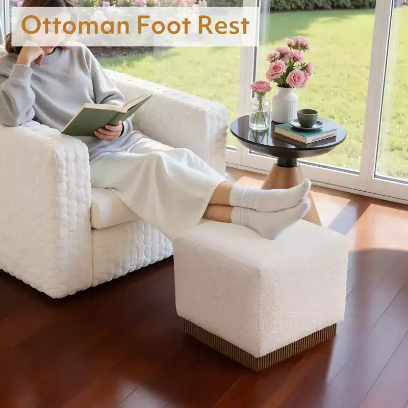 Bekrvio Cube Pouf Ottoman avec Base Effet Bois, Repose-pieds Rembourré en Laine d'Agneau/Cuir avec Cadre en Bois d'Acacia Massif (227 kg), Ottoman de Salon