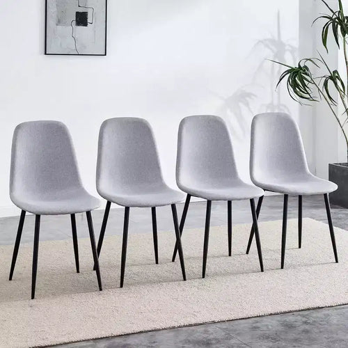 Un ensemble de 4 chaises cuillères en tissu gris et métal – parfaitement assorties à la décoration intérieure minimaliste et de style scandinave.