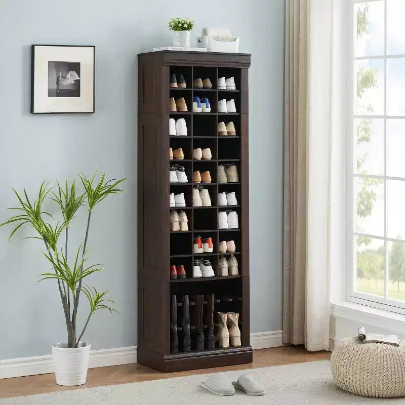 Grand meuble à chaussures en bois à 10 niveaux, organisateur avec 27 casiers et porte-bottes, rangement rustique autonome et mince pour l'entrée, 32 paires, marron rouge