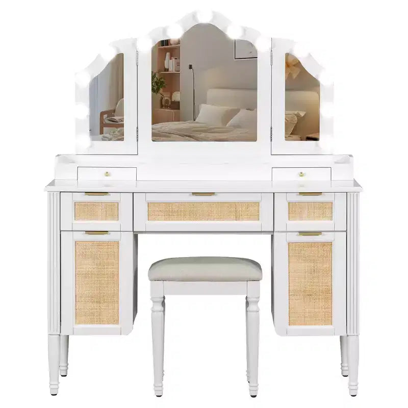 Coiffeuse de 112,7 cm avec 13 ampoules LED, 3 modes d'éclairage, miroir triple, 5 tiroirs et étagères, station de charge pour chambre à coucher, blanche