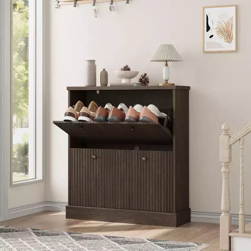 Meuble à chaussures cannelé de 31,5 po avec 2 tiroirs basculants - Organisateur d'entrée étroit avec étagères réglables pour couloir ou chambre à coucher