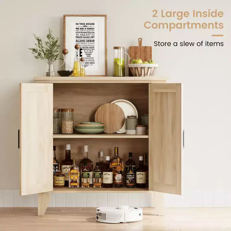 Bahut en rotin. Meuble de rangement avec 2 portes en rotin et pieds en bois massif. Meuble de cuisine en bois avec plan de travail.