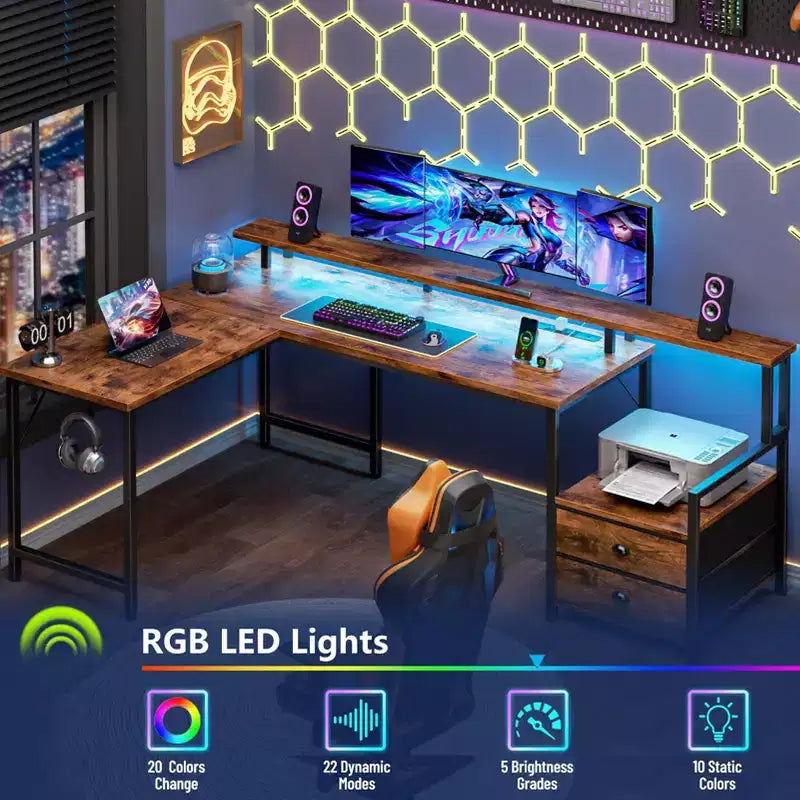 Qwatto Bureau d'ordinateur en L marron de 66 pouces avec station de charge, bureau de jeu réversible, lumières LED, 2 tiroirs, support de moniteur, rangement, bureau à domicile