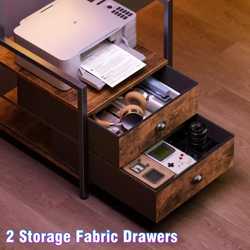 Qwatto Bureau d'ordinateur en L marron de 66 pouces avec station de charge, bureau de jeu réversible, lumières LED, 2 tiroirs, support de moniteur, rangement, bureau à domicile