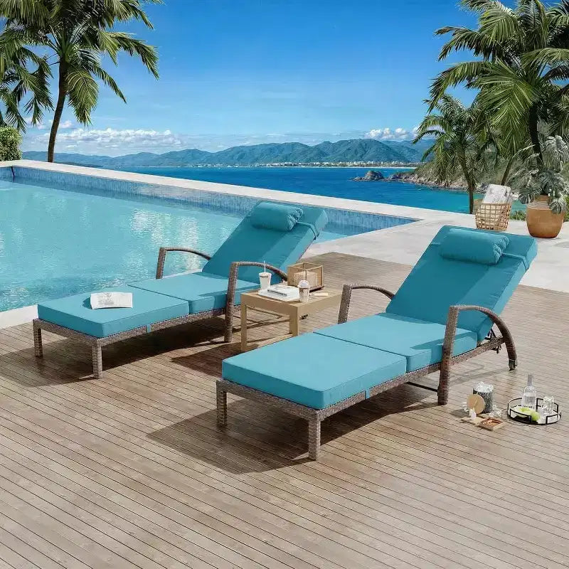 Chaises longues de jardin en rotin, transats de patio inclinables et réglables 5 positions, avec accoudoirs, coussins, oreillers et roulettes